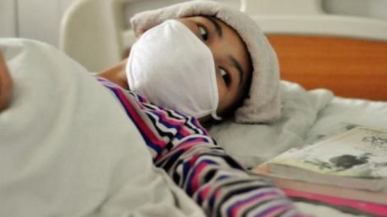 15岁小姑娘因发热不断被查出白血病，母亲痛哭：没想到自己是帮凶