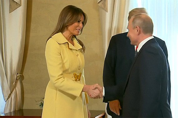 梅拉尼娅与普京握手后申请严肃，像是被吓坏了